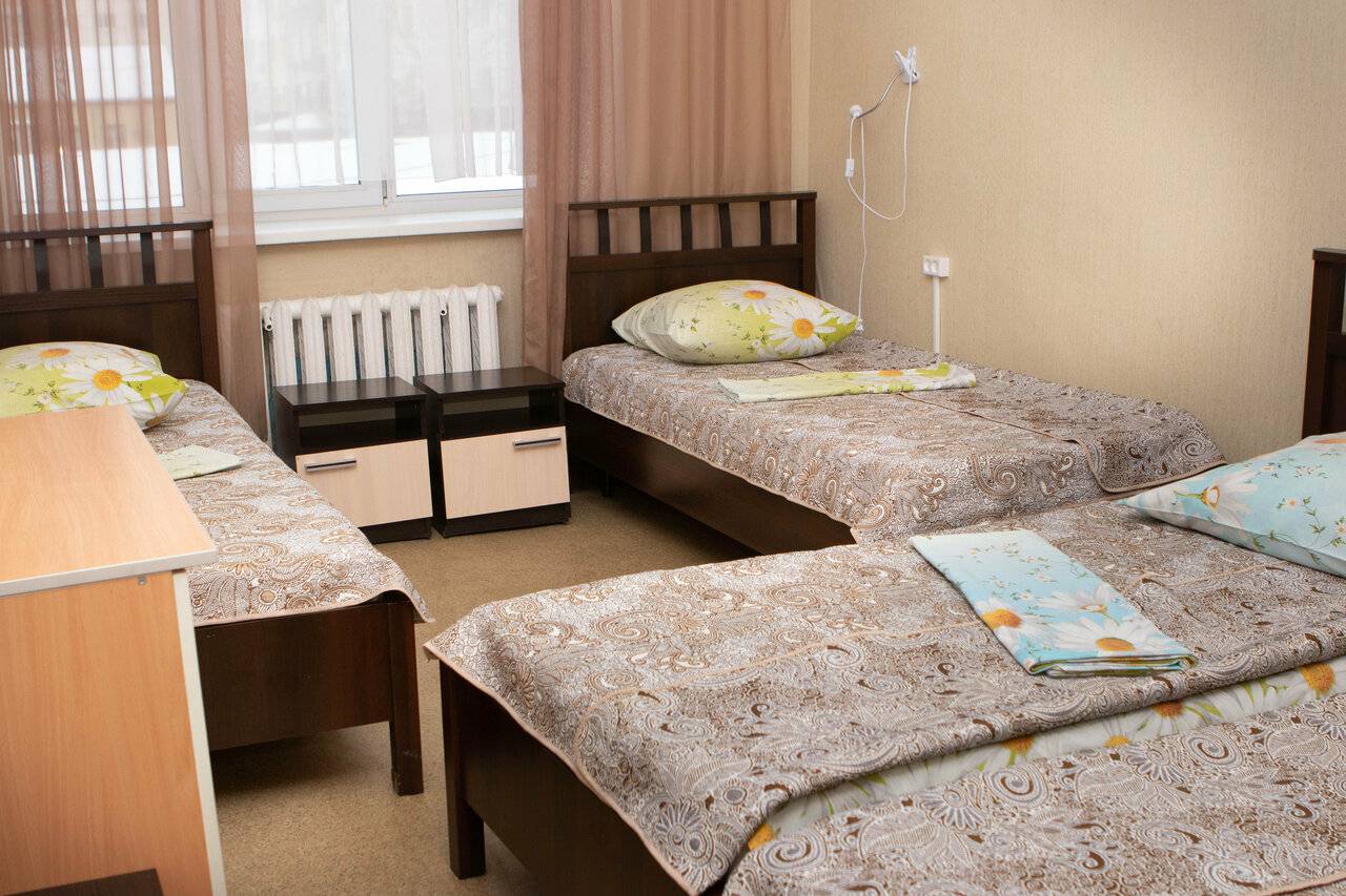 Спальное место на двухъярусной кровати в общем номере для мужчин и женщин